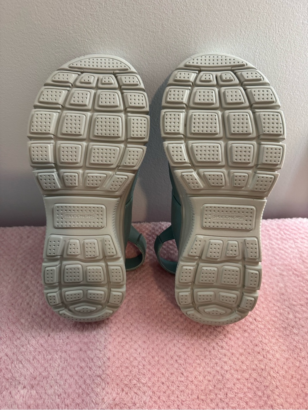 Skechers Relaxed Fit Sandals (7.5) - Picture 4 of 6